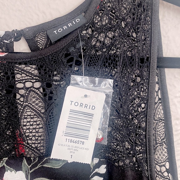 NWT. Torrid Black and Red Flower Off the Shoulder Dress. Size 1. - Picture 4 of 4